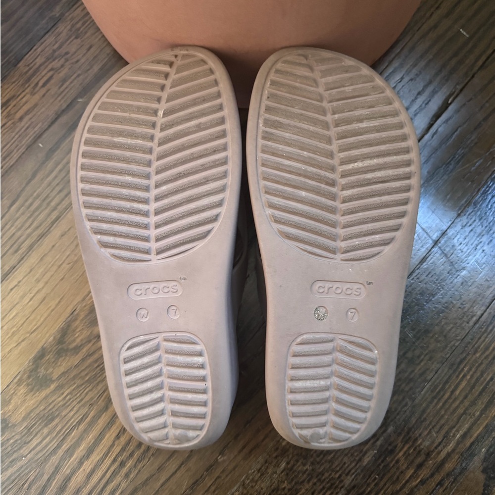 2 Pairs CROCS Getaway & Brooklyn Platform Sandals Flip Flops Quartz | Black | 7 - Picture 3 of 5